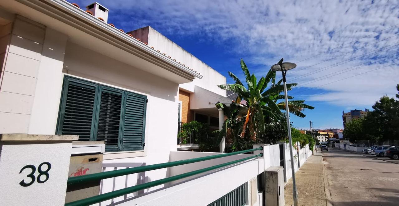 Appartamento Quarto Duplo Com Kitchenette, Wc E Patio Privativo Corroios Esterno foto
